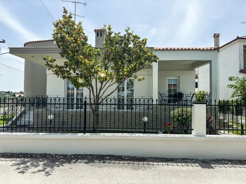 Property building, Day, Garden, Garden view