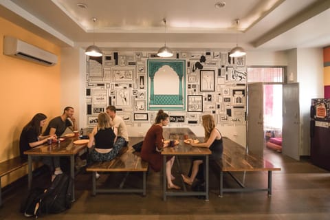 Restaurant/places to eat, Communal lounge/ TV room, City view, Breakfast