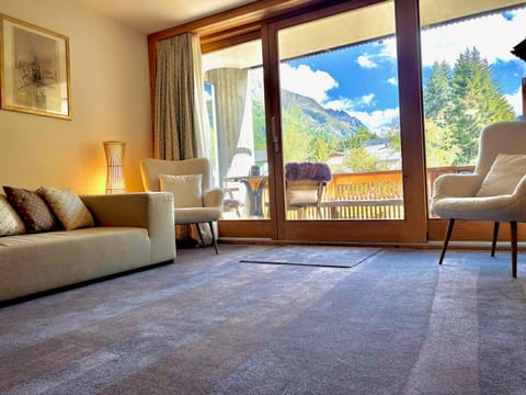 View (from property/room), Balcony/Terrace, Living room, Seating area