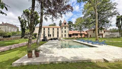 Property building, Garden, Garden view, Pool view, Swimming pool, sunbed