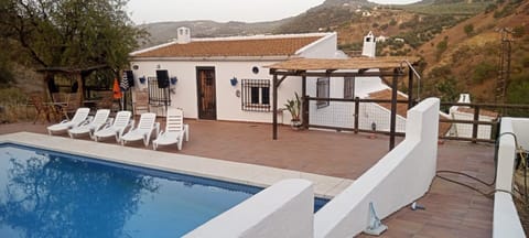 Property building, Day, Natural landscape, Balcony/Terrace, Balcony/Terrace, Mountain view, Pool view, Swimming pool, sunbed