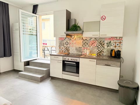 Kitchen or kitchenette, pet friendly, stove