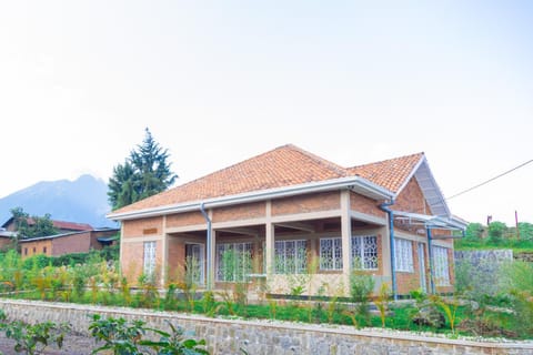 Property building, Day, Natural landscape, Garden, Garden view