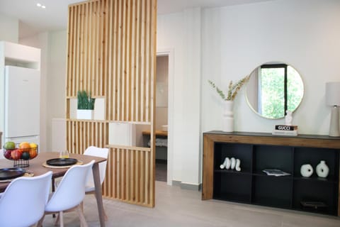 Kitchen or kitchenette, Living room, Seating area, Dining area