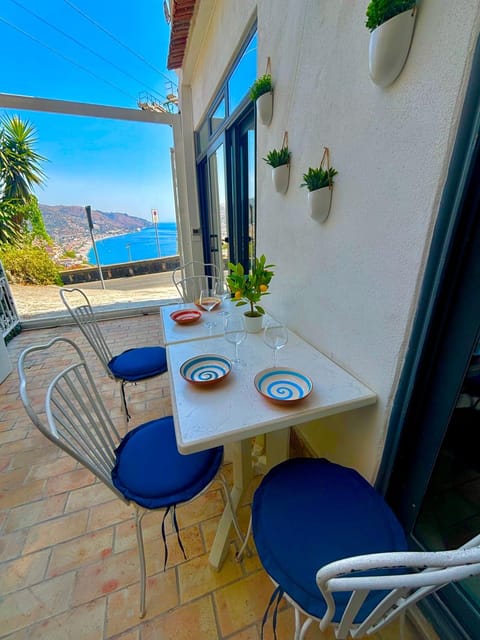 Patio, View (from property/room), Balcony/Terrace, Dining area, Sea view