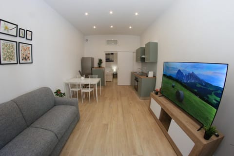 Communal lounge/ TV room, TV and multimedia, Living room, Seating area, Evening entertainment