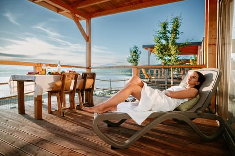 Day, Natural landscape, View (from property/room), Balcony/Terrace, Seating area, Guests, Lake view