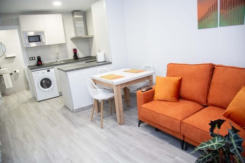 Kitchen or kitchenette, Seating area, Dining area