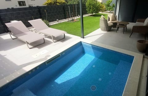 Patio, Day, Natural landscape, Garden, Seating area, Garden view, Pool view, Swimming pool, sunbed