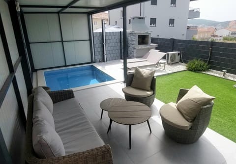 Patio, Balcony/Terrace, Swimming pool, Swimming pool, sunbed