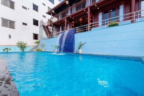 Swimming pool