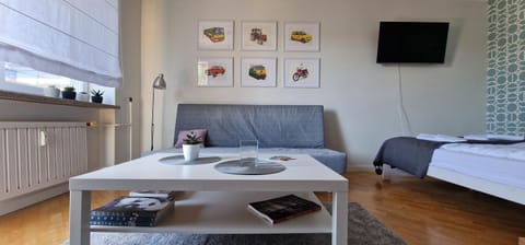 Communal lounge/ TV room, TV and multimedia, Living room, Photo of the whole room
