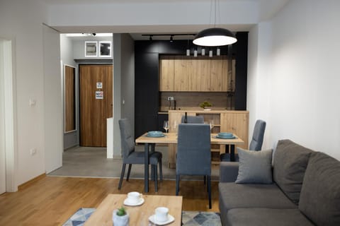 Kitchen or kitchenette, Living room, Seating area, Dining area