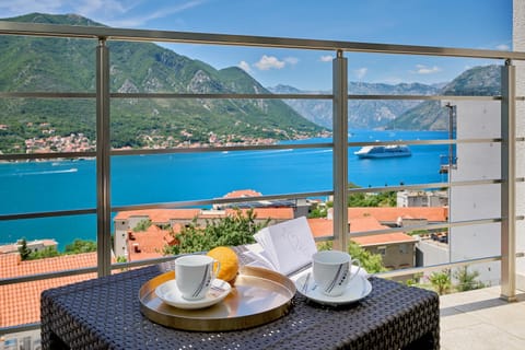 View (from property/room), Balcony/Terrace, Sea view