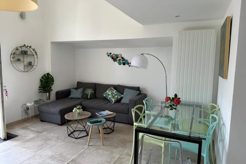 Pretty harbour house with garden House in Mandelieu-La Napoule