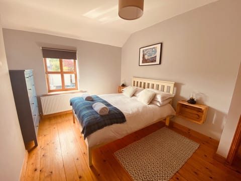 Cosy 3 bedroom townhouse with wood pellet stove! House in County Sligo