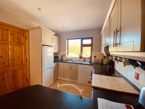 Cosy 3 bedroom townhouse with wood pellet stove! House in County Sligo