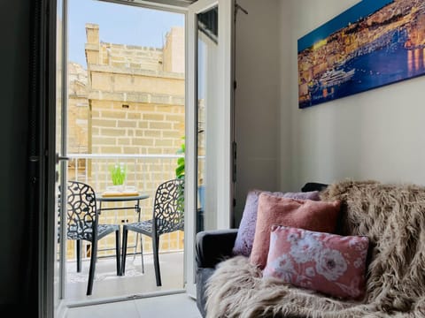 View (from property/room), Balcony/Terrace, Living room, Seating area