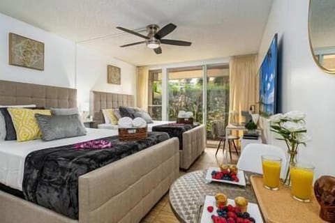 Bed, TV and multimedia, Bedroom