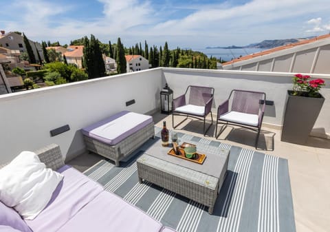 View (from property/room), Balcony/Terrace, Seating area, Sea view