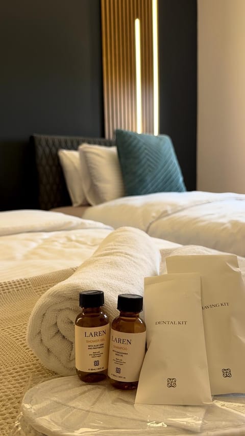 Bed, Decorative detail, Bedroom, towels