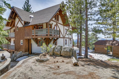 Game Room and Hot Tub Serene Grand Mountain Chalet! House in Kingsbury