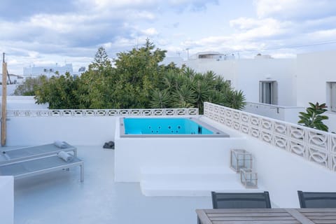 Swell S2 maisonette with private Jacuzzi in Naousa Apartment in Naousa