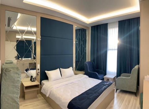 Photo of the whole room, Seating area, Bedroom, Breakfast, towels