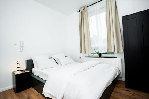 Chambre R1 avec salle de bain partagée près de l'hôpital de la Citadelle à Liège Vacation rental in Liège