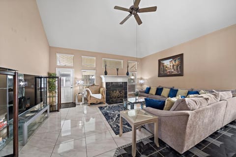 Katy Retreat BBQ Yard Game Room Sleeps 16 House in Houston