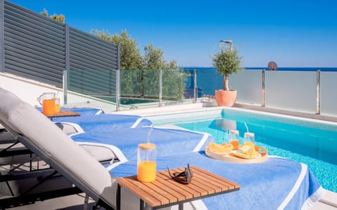 Balcony/Terrace, Pool view, Swimming pool, sunbed