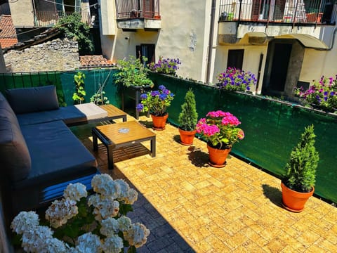 Dina’s Flower House House in Lierna