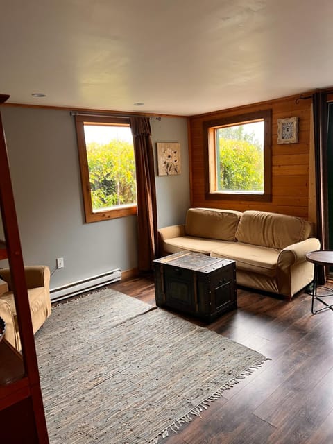 Bear Cove Cottages Hotel in Port Hardy