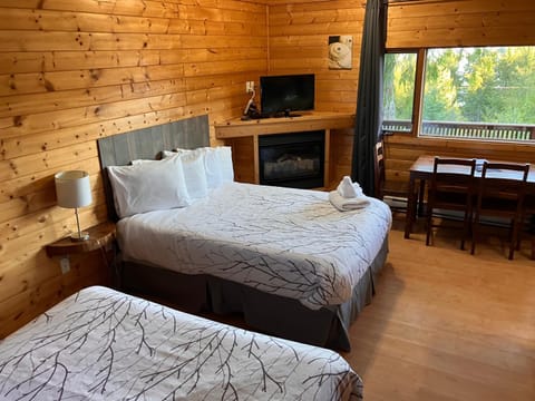 Bear Cove Cottages Hotel in Port Hardy