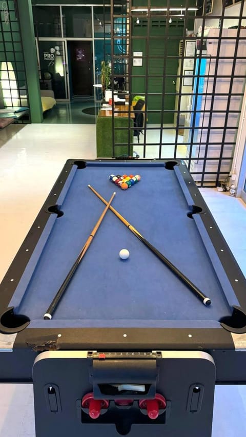 Billiard, Game Room