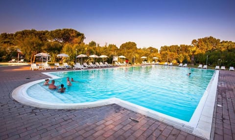 Feriendorf Le Tamerici Mobilehome Capri für 6 Personen House in Cecina