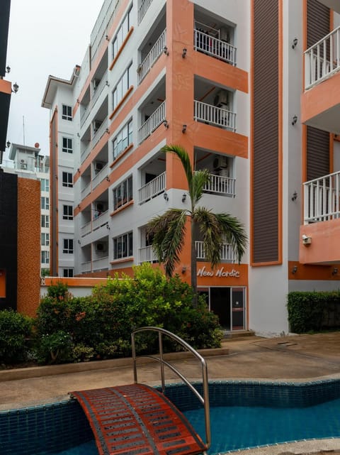 Property building, Day, Pool view, Swimming pool