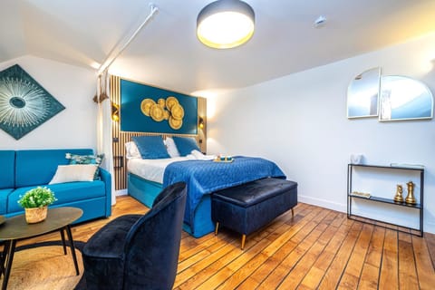 Bed, Living room, Bedroom