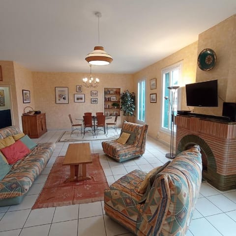 TV and multimedia, Living room, Dining area