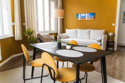 Living room, Seating area, Dining area