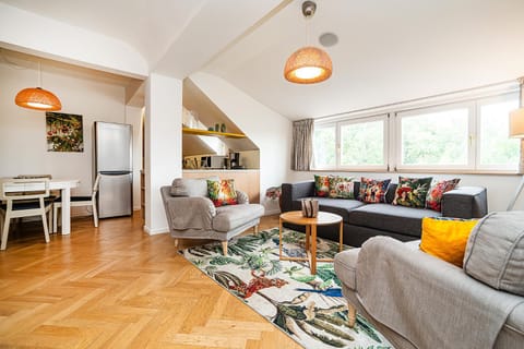 Living room, Seating area