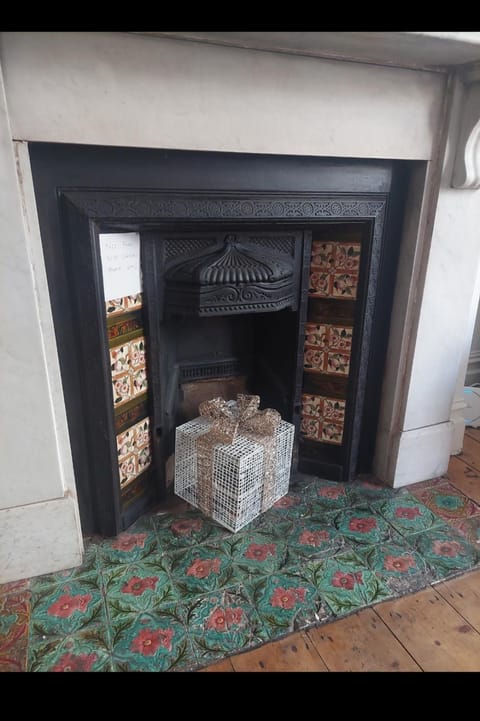 Large newly refurbished house close to harbour Free Parking House in Bristol