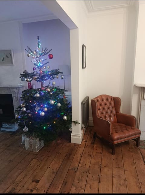 Large newly refurbished house close to harbour Free Parking House in Bristol