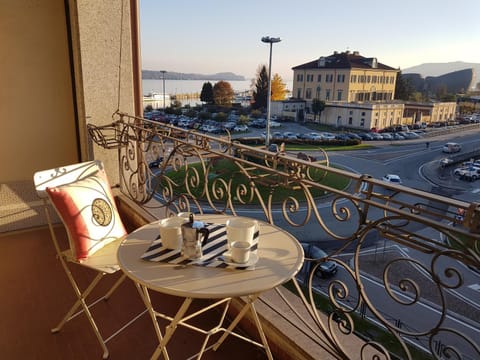 Balcony/Terrace, Balcony/Terrace, Lake view