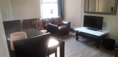 Communal lounge/ TV room, TV and multimedia, Living room, Seating area, Breakfast