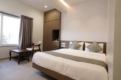 Bed, Photo of the whole room, Seating area, Bedroom, wardrobe