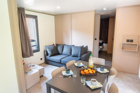 Gîte Chalet 4/6 pers. - Camping Les Berges du Bramont House in Auvergne-Rhône-Alpes