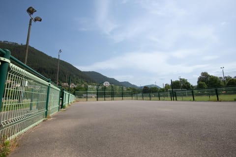 Gîte Chalet 4 pers. - Camping Les Berges du Bramont House in Auvergne-Rhône-Alpes