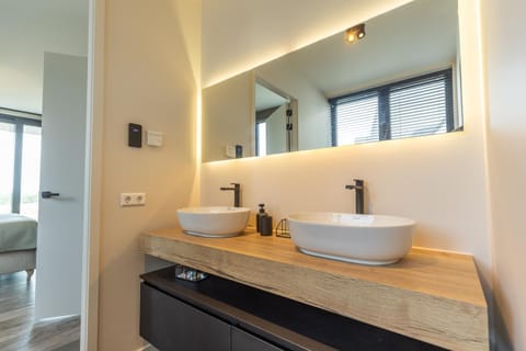 Côte de la Mer, Ultra Luxurious, Sea View, use of shared pool and sauna Apartment in Zeeland, Netherlands
