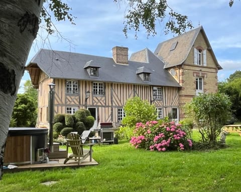 Property building, Natural landscape, Garden view